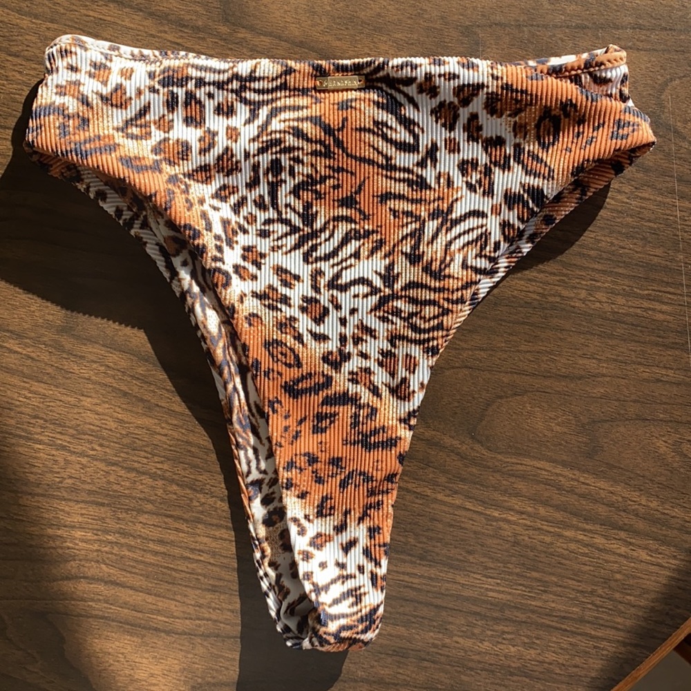 Two-Piece Leopard LaHana Suit - Picture 6 of 7